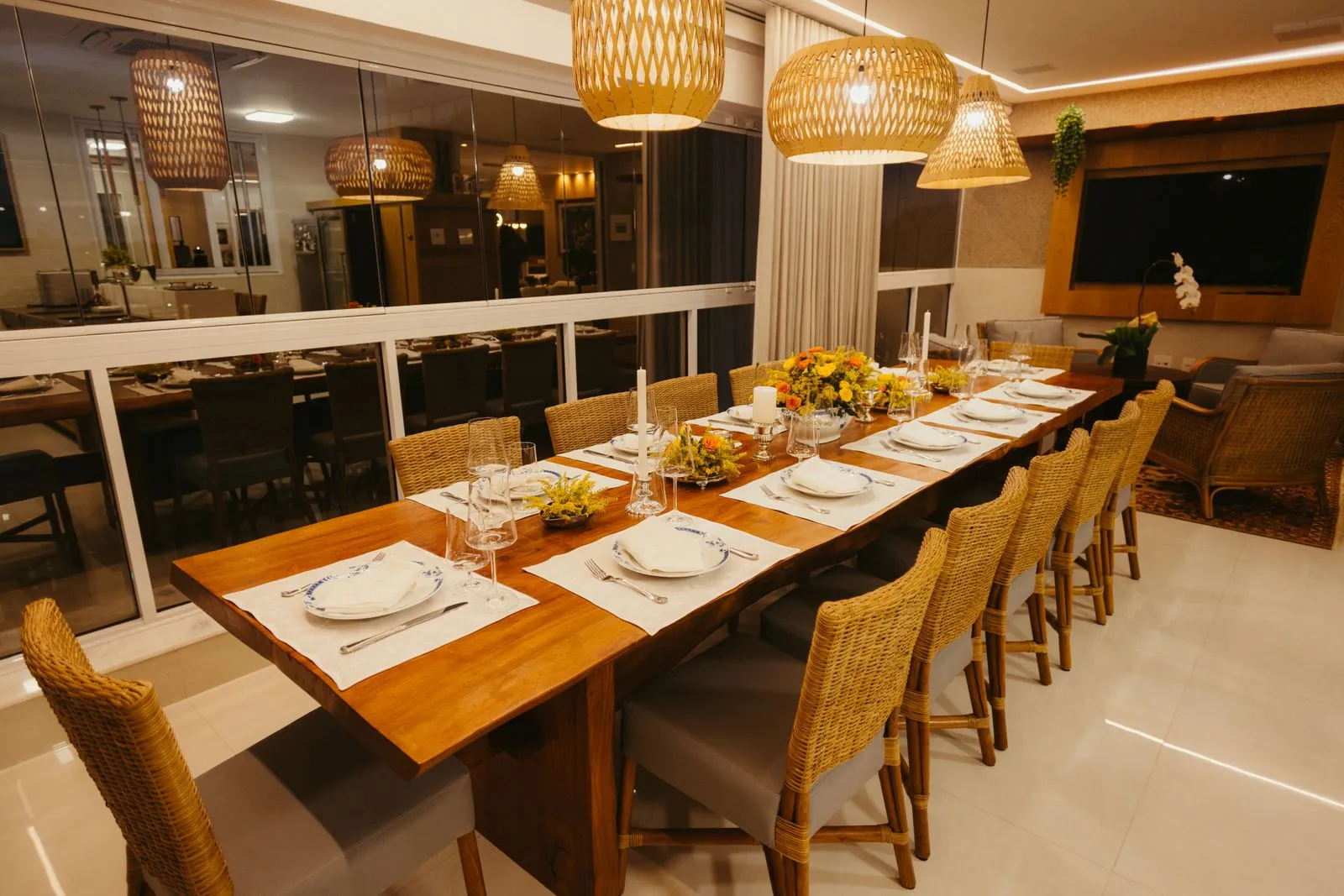Préparer une table et un accueil simples qui laissent du temps pour les invités.